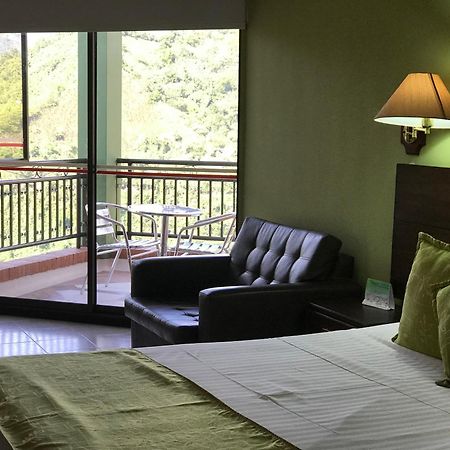 Casa Morales Hotel Internacional Y Centro De Convenciones Ibagué Kültér fotó A room at the hotel