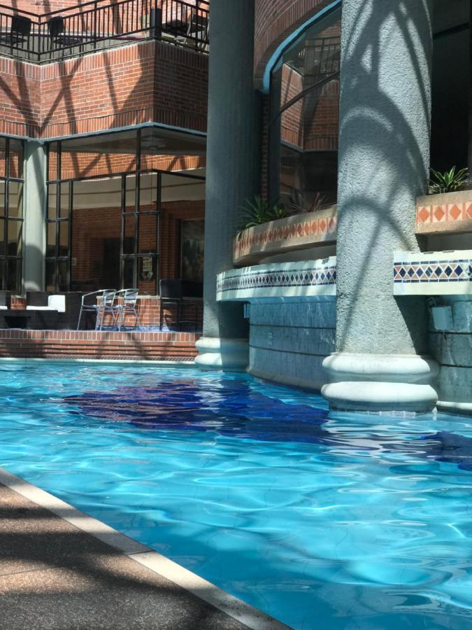 Casa Morales Hotel Internacional Y Centro De Convenciones Ibagué Kültér fotó The indoor pool at the hotel