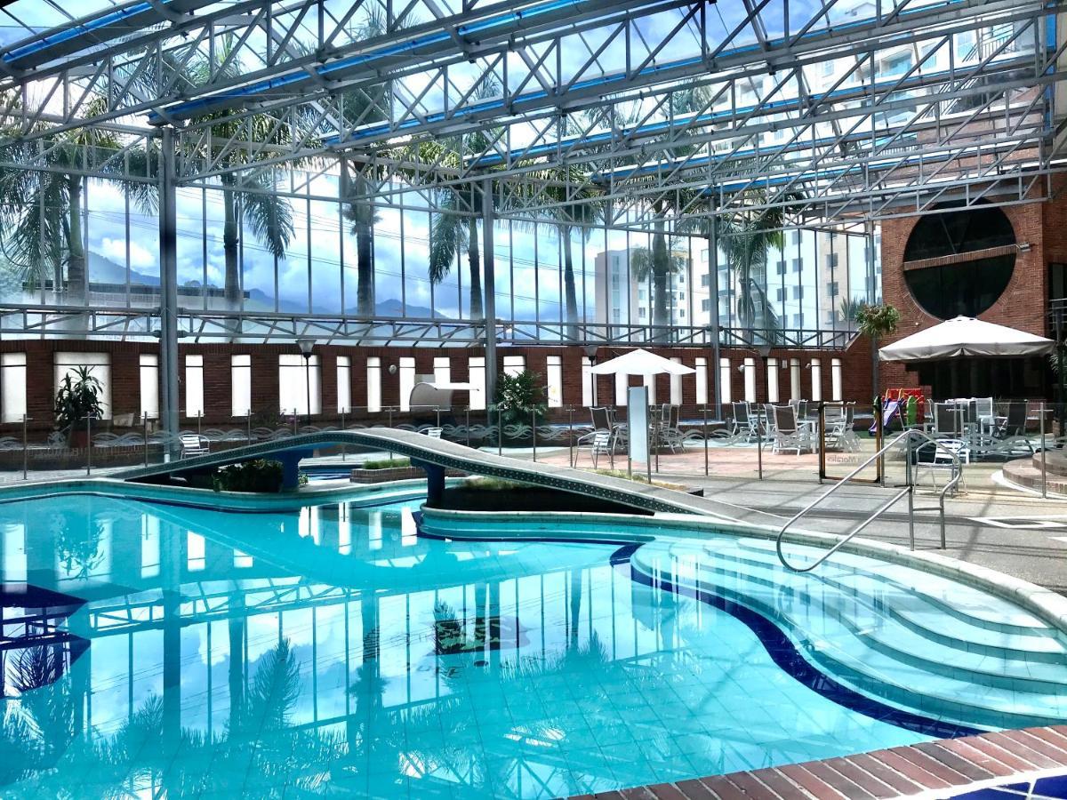 Casa Morales Hotel Internacional Y Centro De Convenciones Ibagué Kültér fotó The swimming pool at the hotel