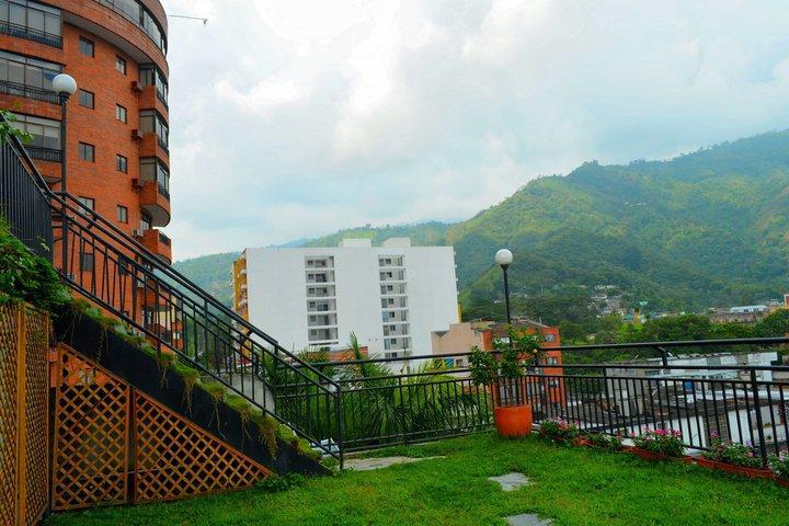 Casa Morales Hotel Internacional Y Centro De Convenciones Ibagué Kültér fotó View of the city of Medellín from the Sabaneta Park.