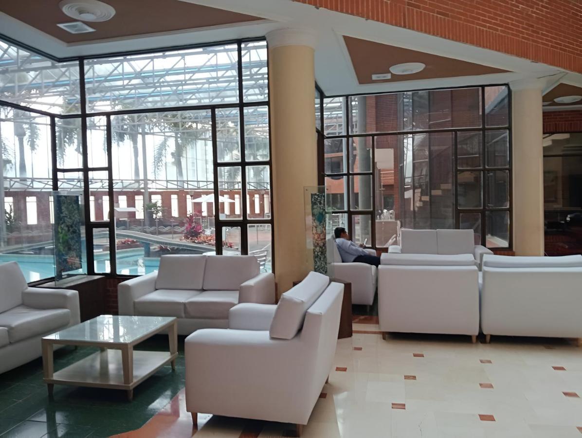 Casa Morales Hotel Internacional Y Centro De Convenciones Ibagué Kültér fotó The lobby of the hotel