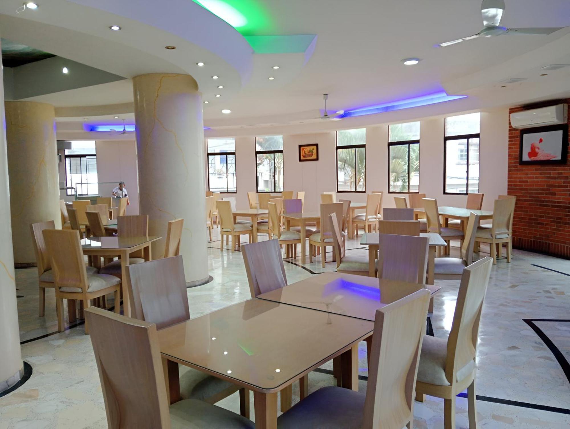 Casa Morales Hotel Internacional Y Centro De Convenciones Ibagué Kültér fotó The dining hall