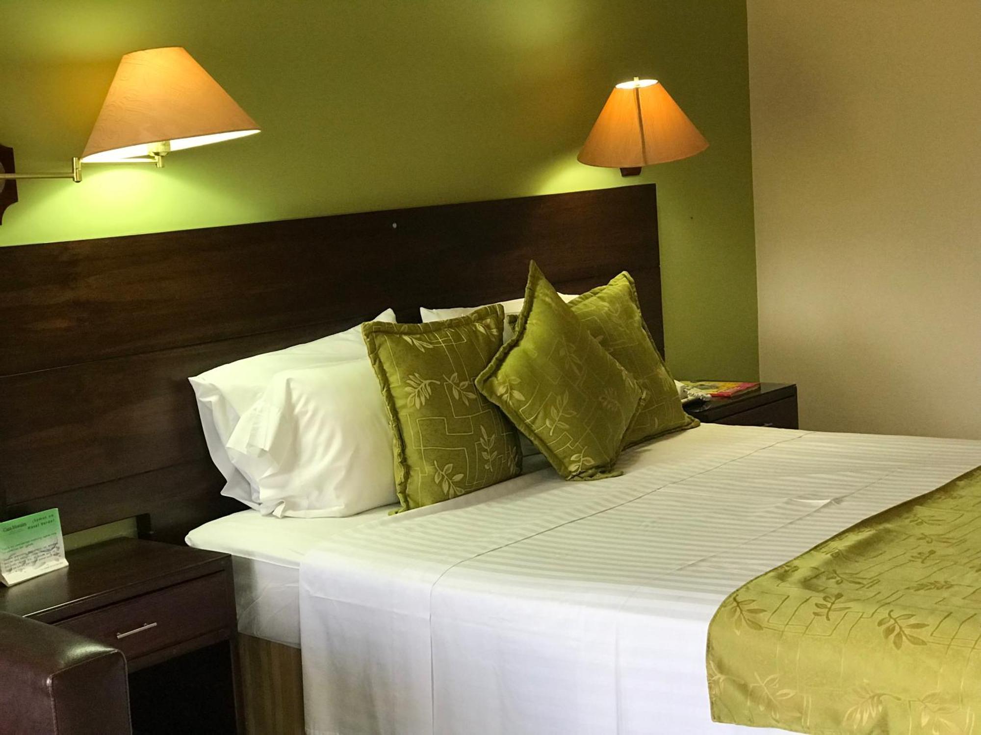 Casa Morales Hotel Internacional Y Centro De Convenciones Ibagué Kültér fotó A bedroom at the hotel