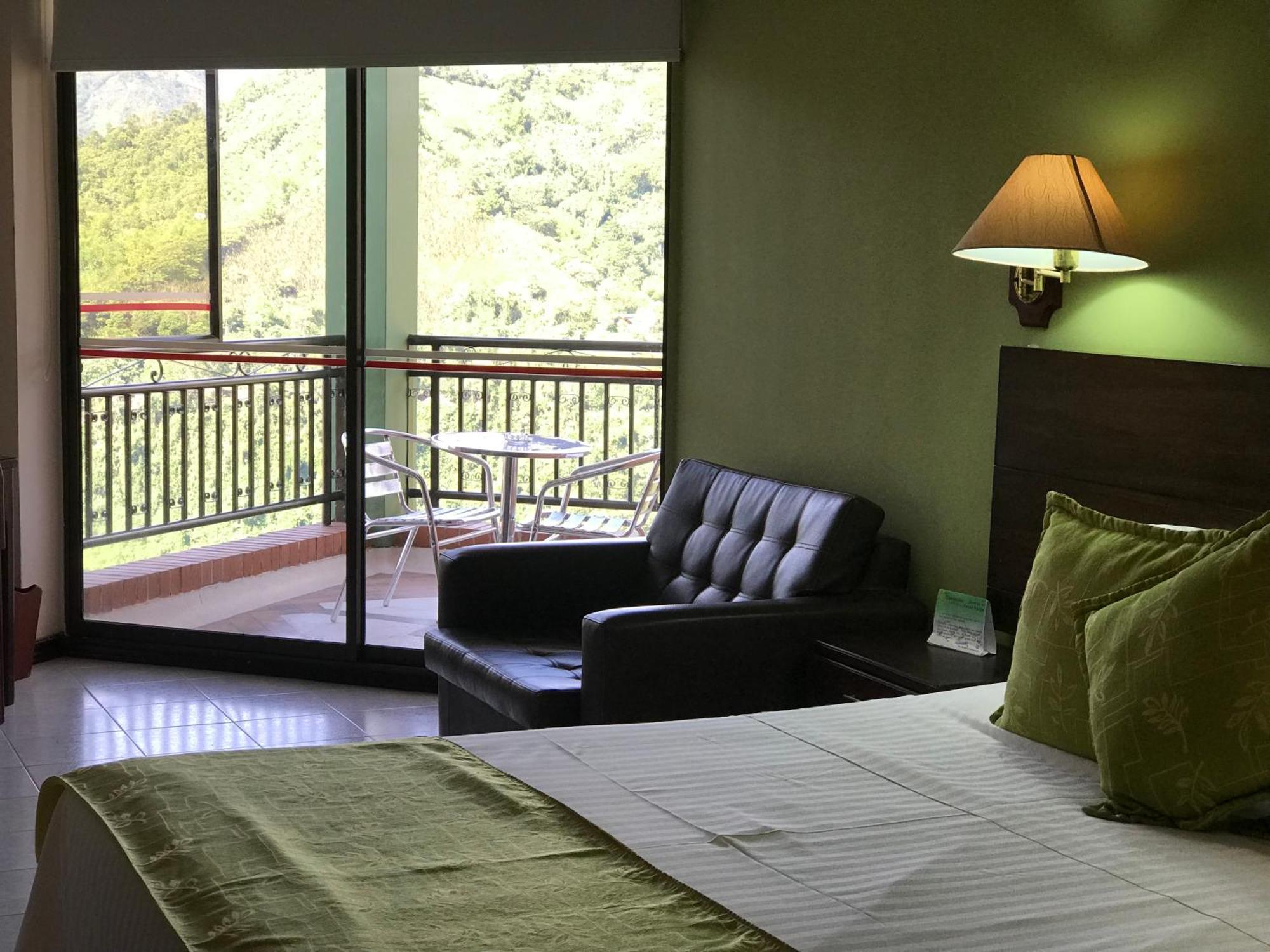 Casa Morales Hotel Internacional Y Centro De Convenciones Ibagué Kültér fotó A room at the hotel