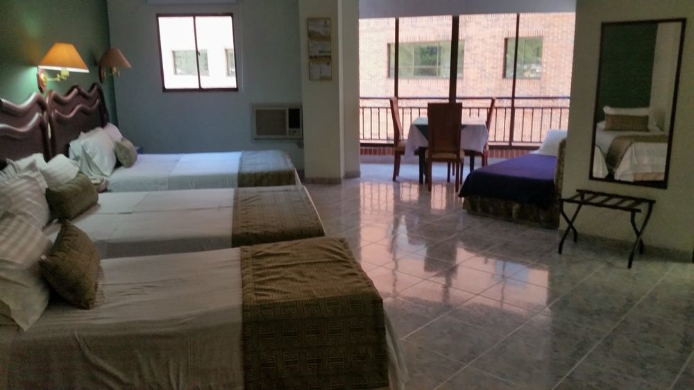 Casa Morales Hotel Internacional Y Centro De Convenciones Ibagué Kültér fotó A room at the hotel